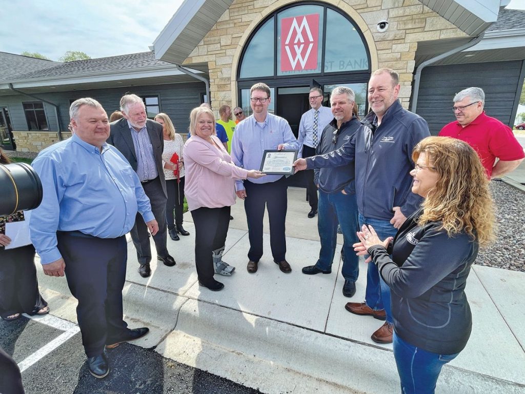 Minnwest Bank deepens roots in Spring Valley, opens combined facility