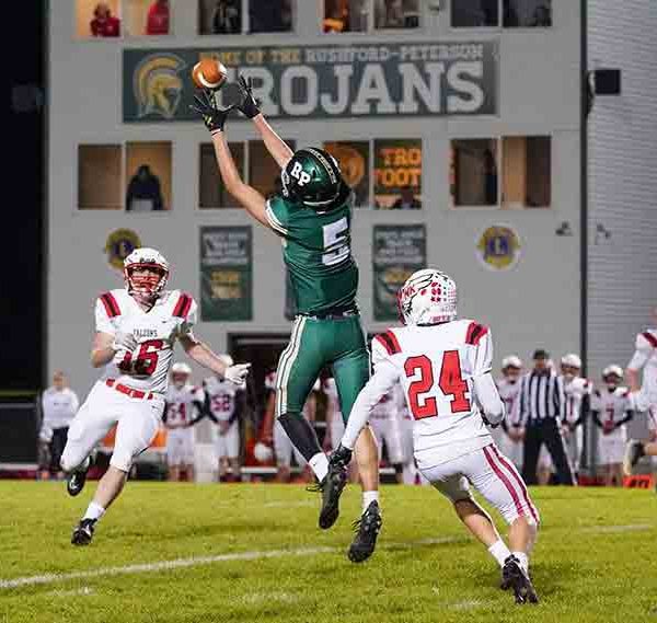 Football: Trojans Win Fourth Straight