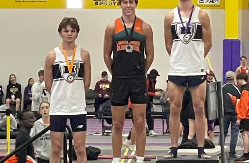 Winners of 800 at Mankato meet.