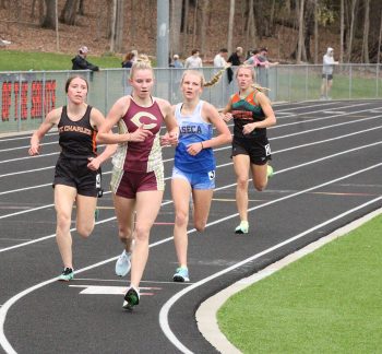 Lexi Kivimagi and Lillyan Kiehne race at St Charles