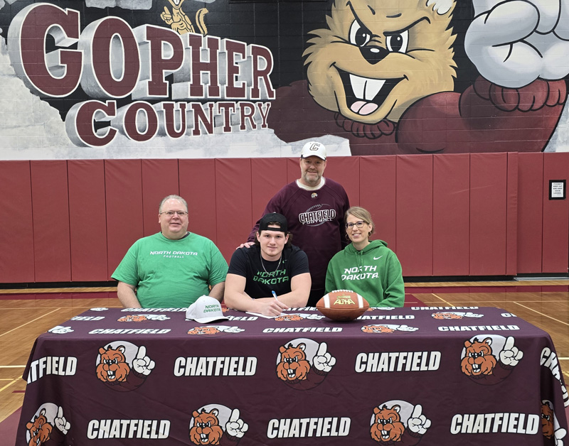 Chatfield’s Ethan Cole recently signed a letter of intent to play college football at Division I North Dakota. Cole is flanked by his parents Bob and Deb, Gopher head coach Jeff Johnson. Cole is a two-time All-Southeast White lineman and Co-Lineman of the Year this season. Photo submitted