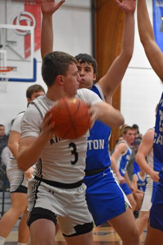 Mabel-Canton’s Darian Hershberger defends Kingsland’s Seth Howard in the post in the teams’ SEC matchup. The Knights capped a 3-0 week with a 77-57 win over the Cougars. Photo by Heather Kleiboer