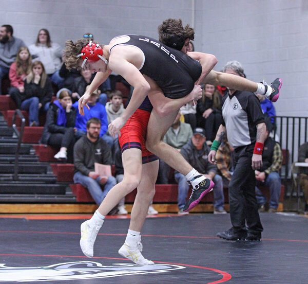 GMLOS’ Cael Smith takes LARP’s Carter Bronk for a ride in the 139-pound bout at the Screamin’ Eagles’ triangular. Smith posted a 10-0 major decision win. It was one of just four wins for the Bulldogs in a 53-22 LARP win. Photo by Paul Trende