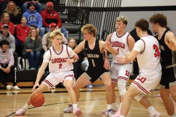 Kingsland’s Zach Reiland defends against LeRoy-Ostrander’s Reid Hungerholt in the team’s SEC match-up. Cardinal Ryder Stern is also shown. The Knights swept the series with L-O, as the boys won 64-52, the girls 51-38. Photo by Christine Vreeman