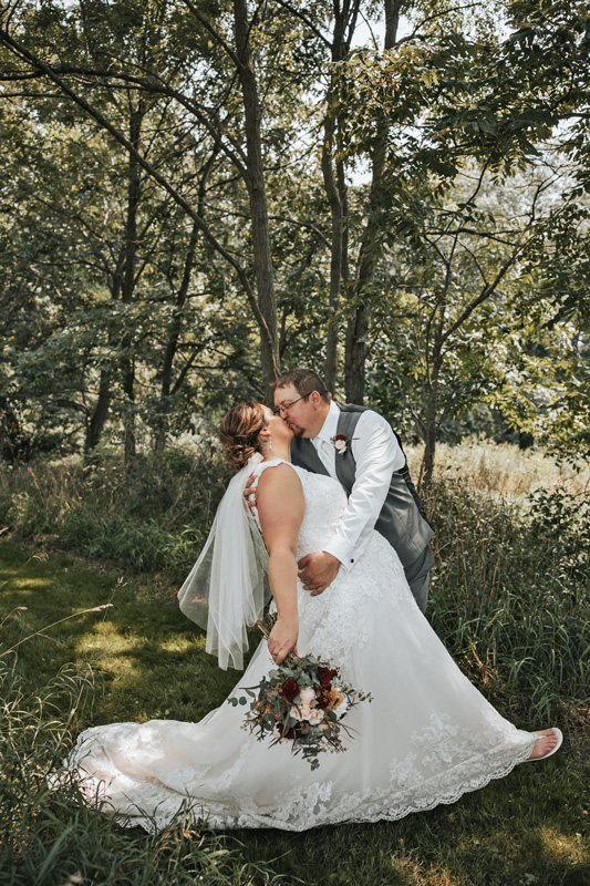 Jacob and Chelsey Hoscheit enjoying a kiss. Photo by Sydnie and Me Photography