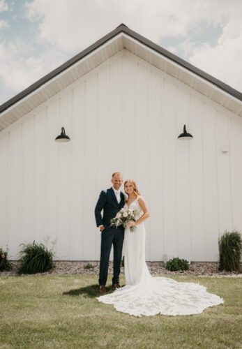 Morgan and Quinn celebrated a simply elegant theme on their wedding day. Photo by Grace Sveen Photography