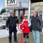 Police Chief Blaise Sass, Dawn Hellickson and Mayor Kurt Reicks taking time out of their busy day to help others in the community. Photo submitted