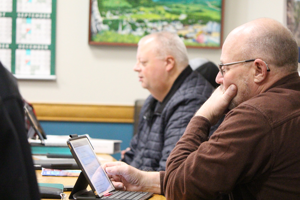 Rushford Village Mayor Dennis Overland (left) and Councilor Mike Ebner (right) at the January 21 meeting. Photo by Kirsten Zoellner