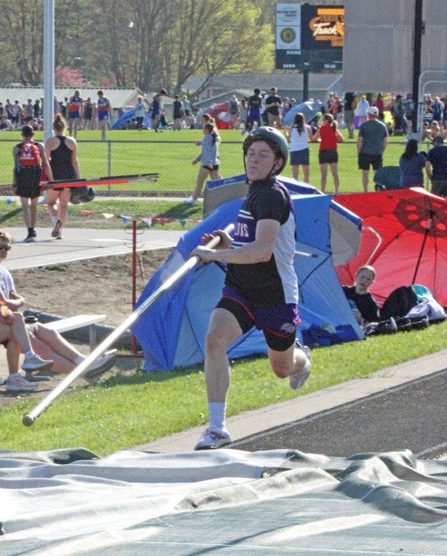 GMLOKS’ Brede Nelson approaches for a vault at the 1A True Team meet. Nelson set the GMLOKS pole vault record (11’6”), then reset said mark (12’0”) at the SEC Meet a couple days later. Photo by Paul Trende