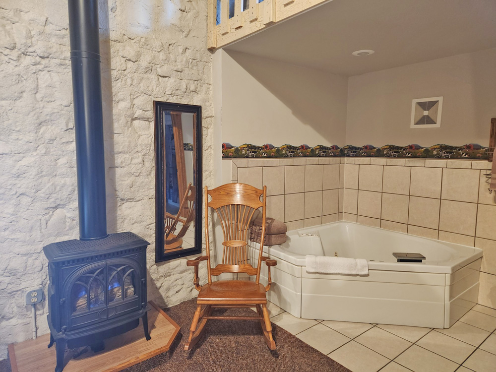 The jacuzzi in the Farm Loft Jacuzzi Suite would be a relaxing way to end the day. Photo by Barb Jeffers