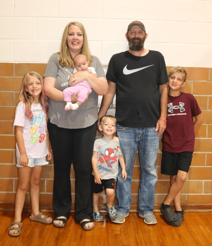 Caleb and Samantha Hareldson with their children Daxyn, 8, Charlie, 7, Cabe, 3, and Demi, 6 weeks. Photo by Barb Jeffers