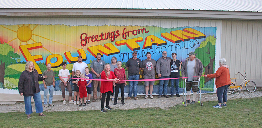 A crowd of organizers, volunteers, city officials, and mural artist Geri Ann Hanson at the October 1 Fountain mural ribbon cutting. Photo by Kirsten Zoellner