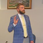 Newly appointed member of the city council, Jonathan Wood takes the oath of office. Photo by Karen Reisner