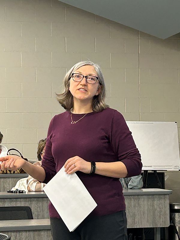 Kristin Prososki of TAB explained the voting process for the evening. Photo by Wanda Hanson