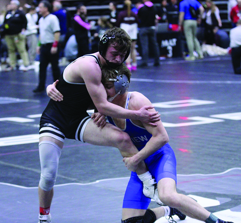 LARP’s Owen Lange battles Eastview’s Spencer Lee in a 138-pound semifinal at the Bi-State tourney. Lange lost the match, but went 4-3 for the tourney to take a team-best sixth place. Photo by Paul Trende