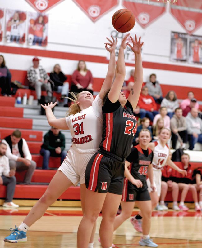 LeRoy-Ostrander’s Miranda Nagel (#31) and Houston’s Jorja Meyer (#24) both go for the ball in the Hurricanes’ 65-37 SEC win. Photo by Craig Johnson