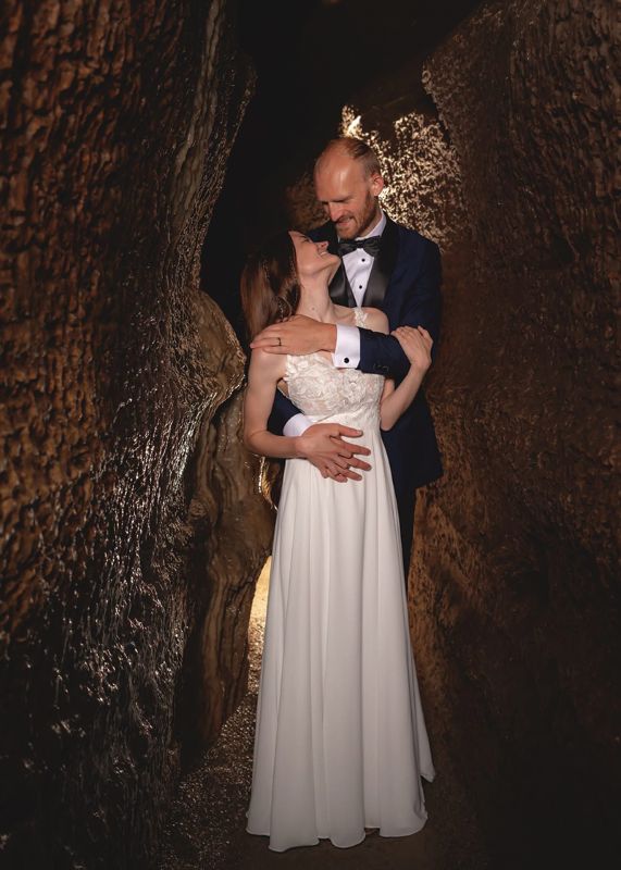 Kaylee and Michael Himlie said “I do” underground in the wedding chapel at Niagara Cave. Photo by Minnesota Rose Photography