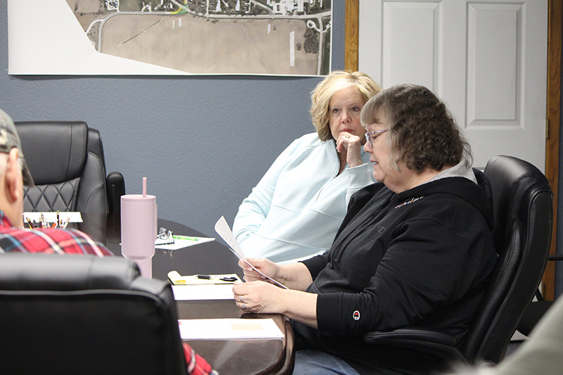 Fountain Councilor Tammy Danielson, left, listens as City Clerk Mary Tjepkes reads a resolution. Photo by Kristen Zoellner