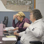 Fountain Clerk Mary Miner, right, and Councilor Tammy Danielson at the March 4 city council meeting. Photo by Kirsten Zoellner