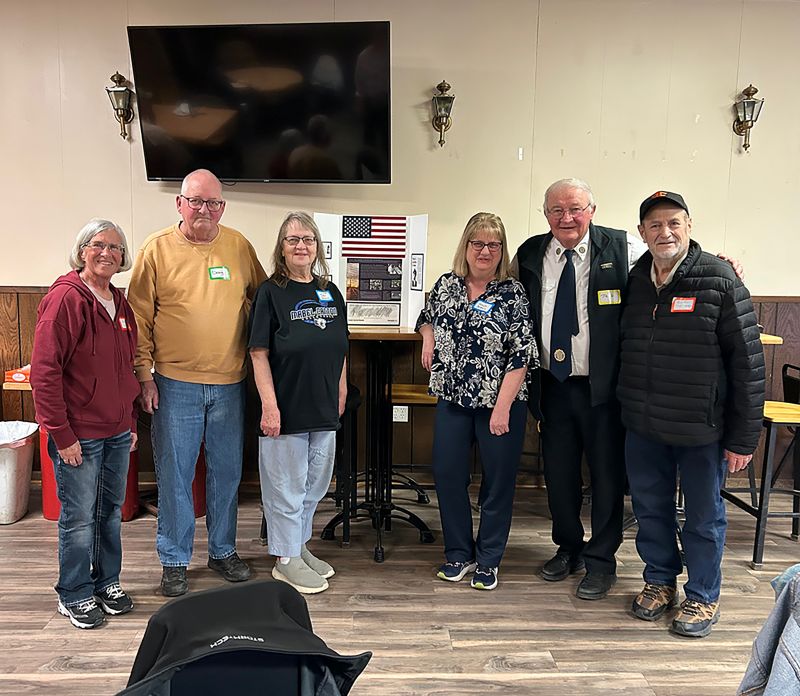 Wes’ family joined Jeff for a picture. From left to right: Diane Rinn, Doug Stevens, Jean Slafter, Sonja Stevens, Jeff Zondlo and Dan Rinn. Photo by Wanda Hanson