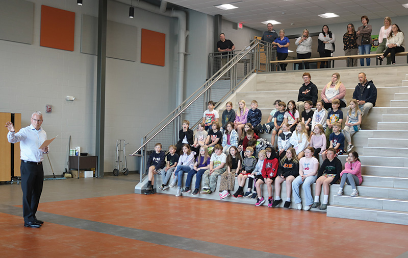 Editor of the Fillmore County Journal, Jason Sethre shows the Lanesboro school’s fourth grade students the prizes provided by sponsors for Teacher of the Year. Photo by Barb Jeffers