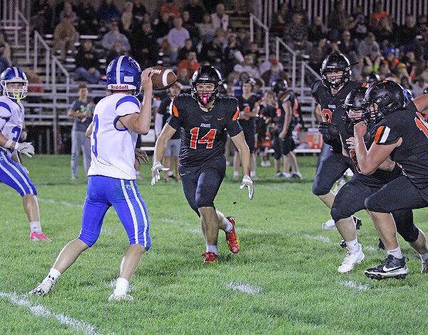 Football: Semmen Helps Burros Bull Past Mabel-Canton