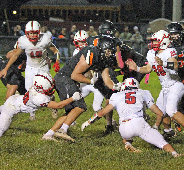 Football: Burros Deck Cards in Game of Second Place Teams
