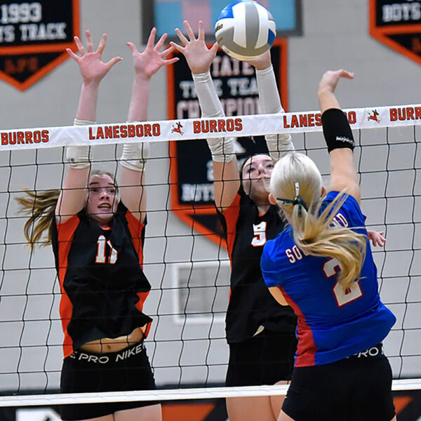 Volleyball: Burros Top Southland in Fourth Five-Set Match
